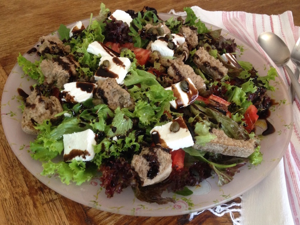 salata anthotyro petimezi