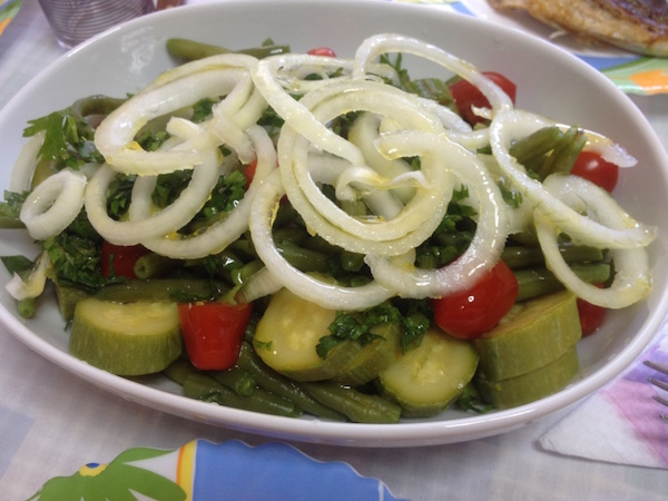 salata kolkythakia fasolakia