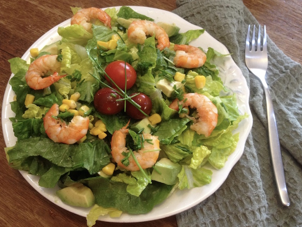 salata garides avokando