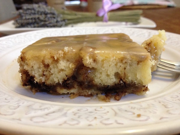 keik gemisto me kanela kai glaso1