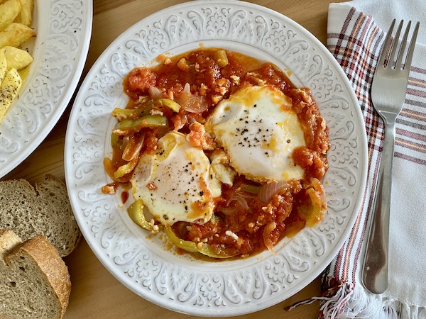 ayga me ntomata mesogeiaka1